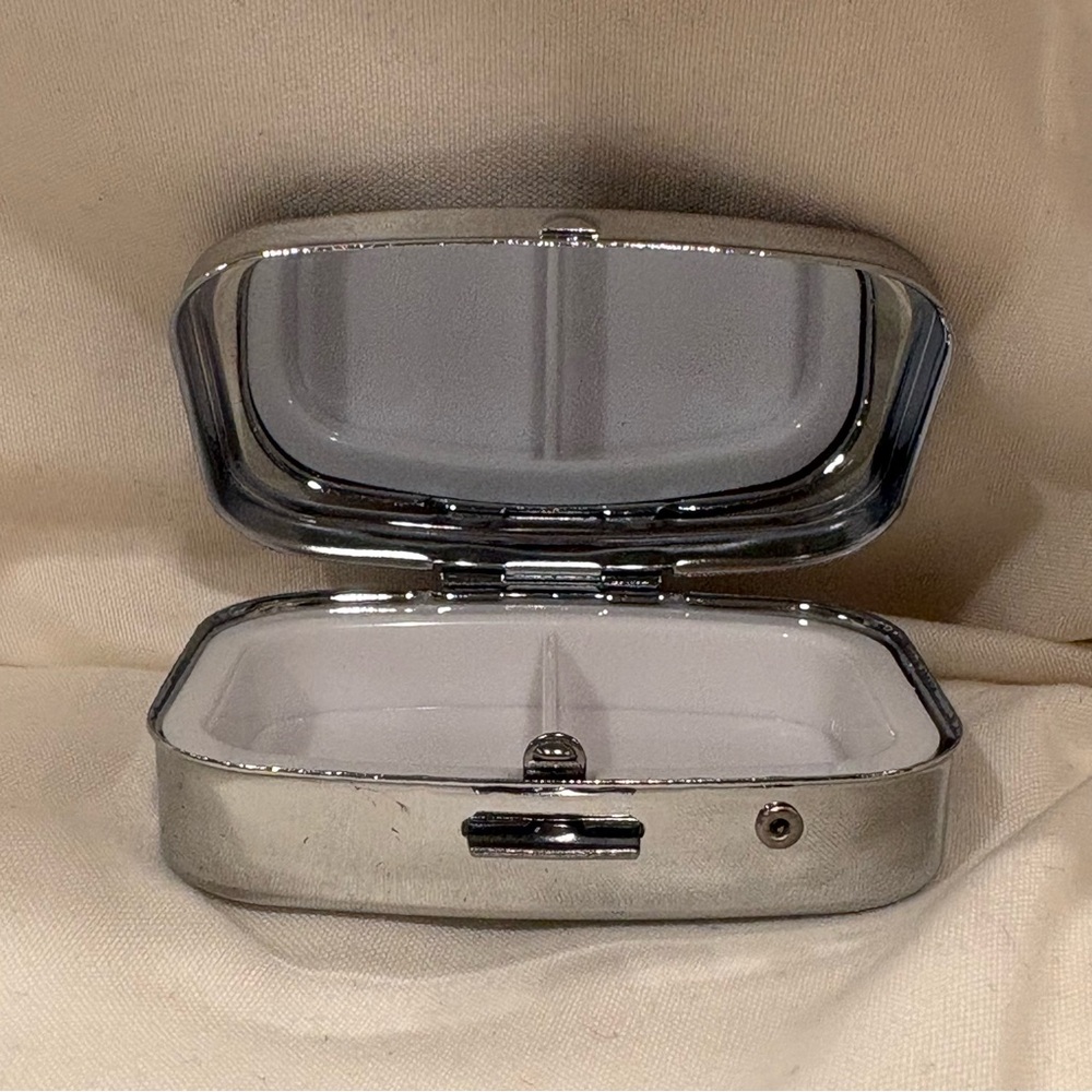 Mixed Tape Retro Cool Travel Pill Box 2 Compartment Medicine Pill Case NEW - Picture 5 of 5